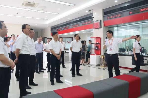 市领导听取“社保金融超市”情况汇报